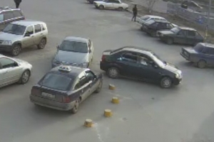 Автомобиль скрылся с места ДТП возле ТРК "Алимпик" (видео)