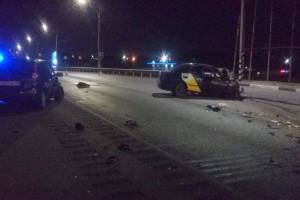 Один водитель погиб, второй в тяжелом состоянии, личность пассажира не установлена. Подробности ночного ДТП в Астрахани