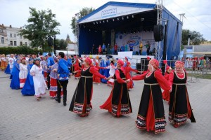 Фестиваль &#171;Нас на века объединила Волга&#187; привлек тысячи зрителей