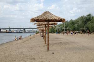 Почему на пляже в Астрахани грязная вода и насколько это страшно