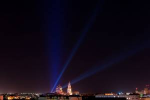 В ночном небе над Астраханью сфотографировали яркие лучи света