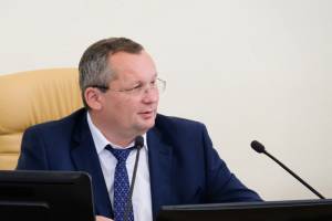 Спикер Думы Астраханской области Игорь Мартынов представил коллегам итоги работы регионального парламента в первом полугодии 2019 года.