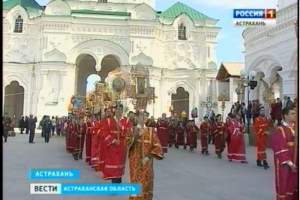 Общегородской пасхальный Крестный ход прошел в Астрахани на Светлое Христово Воскресение