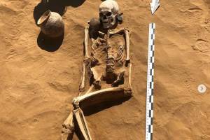Пострадавшее от ветров древнее сарматское погребение нашли в астраханской пустыне