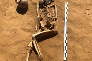 Астраханские археологи обнаружили подношение женщины умершему