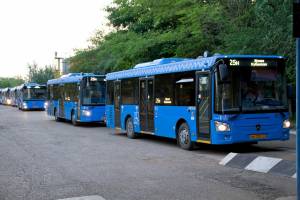 В Астрахань прибудут еще 100 автобусов из Москвы