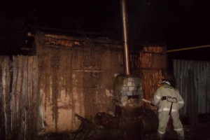 Три бани и жилой дом тушили пожарные в Астрахани
