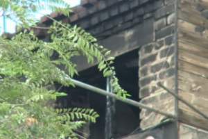 Астраханские полицейские спасли из горящей многоэтажки 2-летнюю девочку