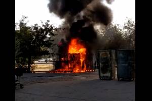 В Астрахани на видео попал пожар возле магазина известной сети