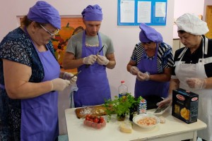 Астраханских пенсионеров обучили итальянской кухне