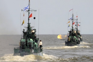 В Астрахани спасали экипаж тонущего корабля