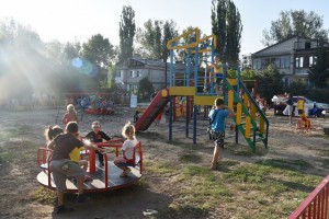 В Астрахани установили 22 новые детские площадки