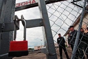 В Астраханском СИЗО заключённый напал на охранника