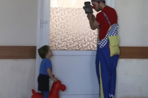 Лечебный клоун из Москвы навестил пациентов областной детской больницы