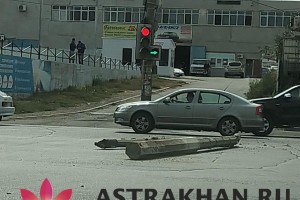 «Пункт назначения» в Астрахани. Бетонный столб вылетел из прицепа