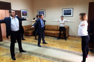 Сотрудники министерств Астраханской области выходят на зарядку