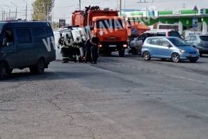 В Астрахани перевернулась маршрутка: пострадали два пассажира