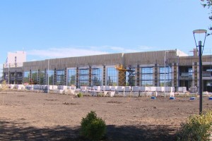Строительство спортивного центра с катком в Астрахани завершат до конца года
