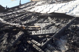 Неизвестный спалил здание в астраханском посёлке
