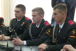 Астраханские суворовцы узнали о работе областной Думы изнутри