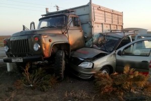В ДТП с грузовиком и такси под Астраханью пострадали дети