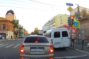 Астраханская полиция через YouTube нашла водителей маршруток, нарушивших ПДД