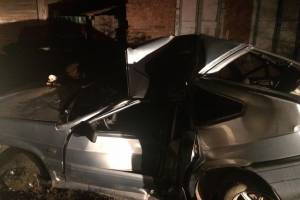 В Астрахани две женщины на авто врезались в столб