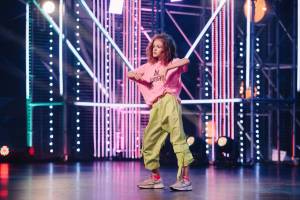 Девочку из Астрахани покажут в шоу «Танцы» в эфире федерального телеканала