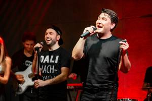 На первом культовом концерте Азамата Мусагалиева произошло неординарное событие