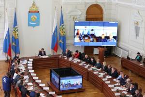Астраханским работникам вернули долги по зарплате на 142 миллиона рублей