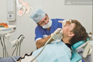 Нуждающиеся астраханцы могут вызвать стоматолога на дом