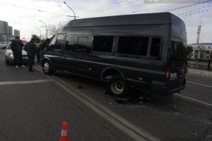 В Астрахани столкнулись два авто из-за взорванного колеса