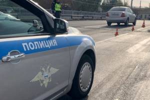 В Астрахани 90-летний мужчина упал на проезжую часть: новые подробности смертельного ДТП с грузовиком