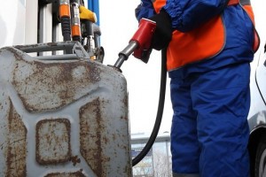 В Астрахани замдиректора нефтяной компании сбывал топливо на сторону