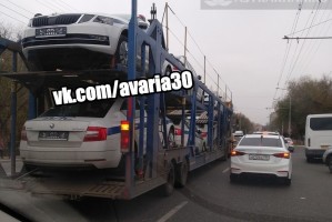 В Астрахани автовоз с новыми машинами ДПС попал в аварию