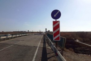 В Наримановском районе построили объездной аварийный мост