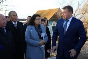 Астраханские сельчане рассказали губернатору о проблемах района