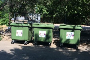 Холодильники, шкафы и сухие ветки: кто должен вывозить негабаритный мусор