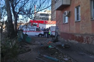 В Астрахани после обрушения балкона один человек погиб, второй – в реанимации