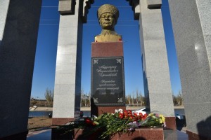 В Астрахани открыли памятник великому ногайцу