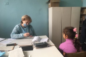 Икрянинские дети получают помощь от мобильных врачей