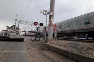 Водителям придется несладко: в Астрахани на несколько ночей закроют жд переезд