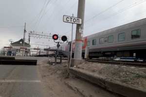 В Астрахани на время ремонта закроют железнодорожный переезд на улице Сун Ят-Сена