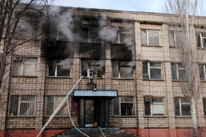 В Кулаковке 42 спасателя тушили серьезный пожар