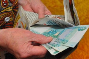В Астрахани мошенники обманули 72-летнюю старушку возле церкви