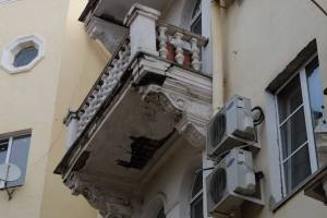 В Астрахани снова падают балконы: кто за них отвечает