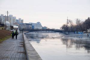 В Астрахани ребенок упал в канал