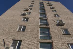 Астраханцы жалуются на “9 этажей несчастья” в своём доме