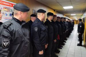Астраханский офицер из ОМОН прошел сложные испытания и получил краповый берет