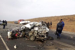 На трассе под Астраханью в ДТП погибли два человека
